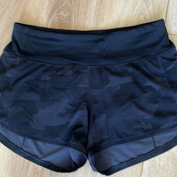 Lululemon Run Times Shorts - Picture 1 of 7